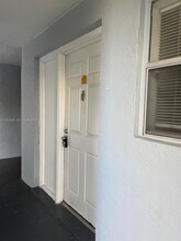 9375 Fontainebleau Blvd in Miami, FL - Building Photo - Building Photo