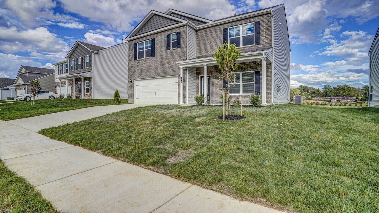172 Tanasqui Dr in Johnson City, TN - Foto de edificio