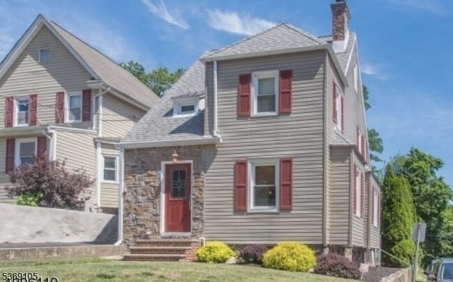 property at 14 Thompson St