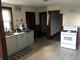 49 Cedar St in Fitchburg, MA - Building Photo