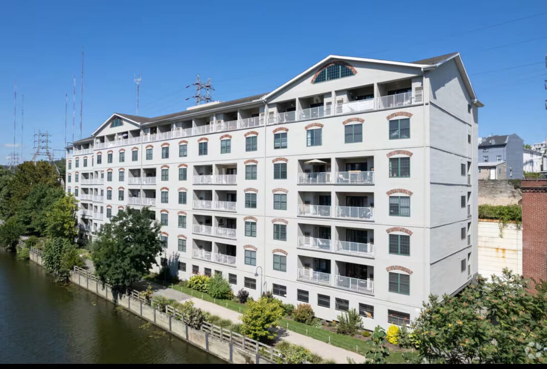 2 Leverington Ave, Unit 21 in Philadelphia, PA - Building Photo