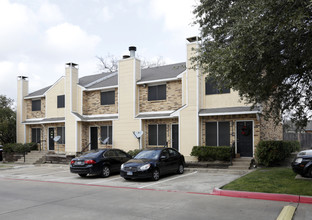 Highland Oaks in Duncanville, TX - Building Photo - Building Photo