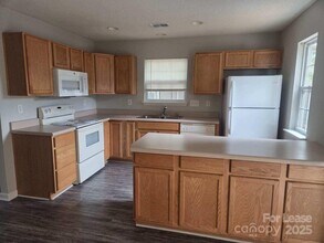 105 Lynch Cir in Mooresville, NC - Building Photo - Building Photo
