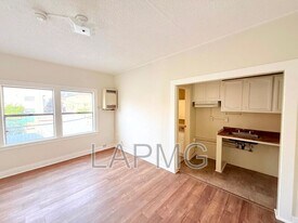 1614 N Kenmore Ave in Los Angeles, CA - Building Photo