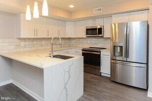 726 N 19th St in Philadelphia, PA - Building Photo