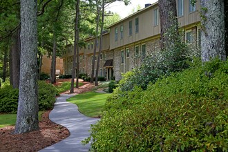 Club Hill Apartments in Columbus, GA - Foto de edificio - Building Photo