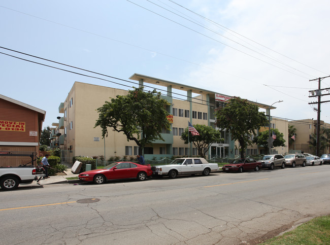 Valerio Village Apartments in Van Nuys, CA - Building Photo - Building Photo