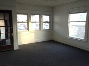 311 W Washington Ave-Unit -Lower in Jackson, MI - Foto de edificio - Building Photo