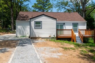 3822 Bakers Ferry Rd SW in Atlanta, GA - Building Photo - Building Photo