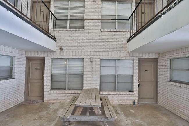 710 E Dean Keeton St in Austin, TX - Building Photo - Building Photo
