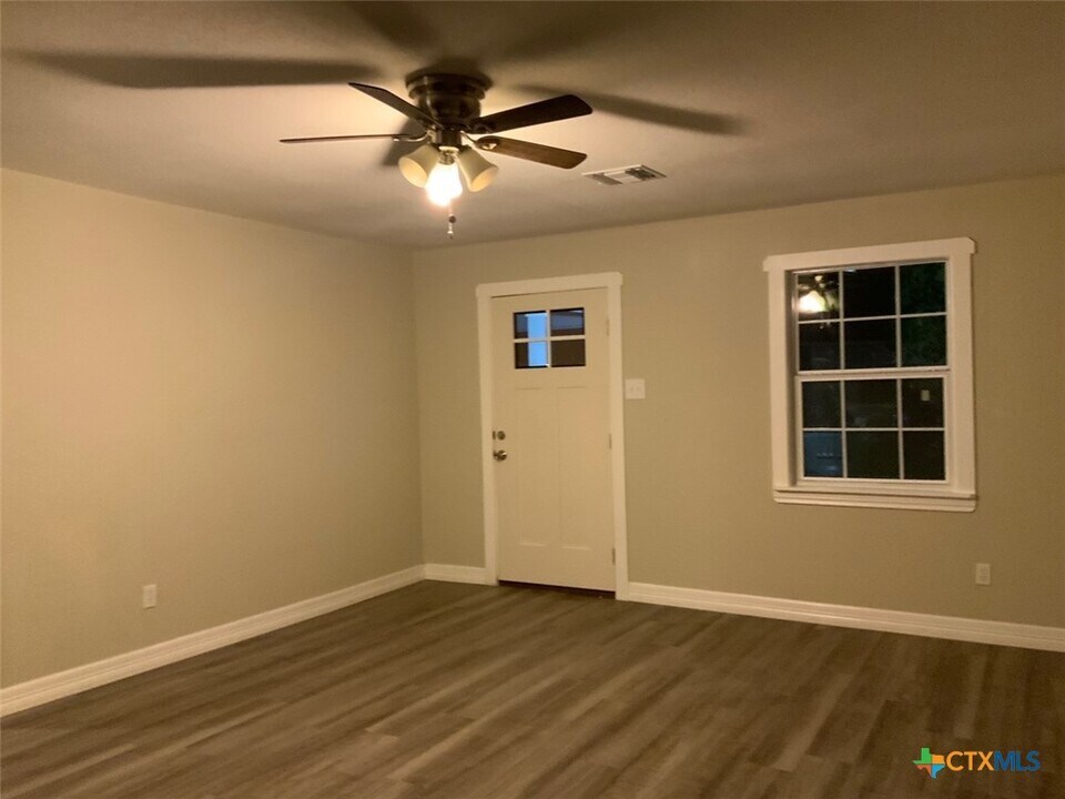 408 Vera Cruz St in Seguin, TX - Foto de edificio
