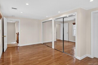 256 Royal Ave in Mineola, NY - Building Photo - Building Photo