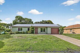 2252 SE Aneci St in Port St. Lucie, FL - Building Photo