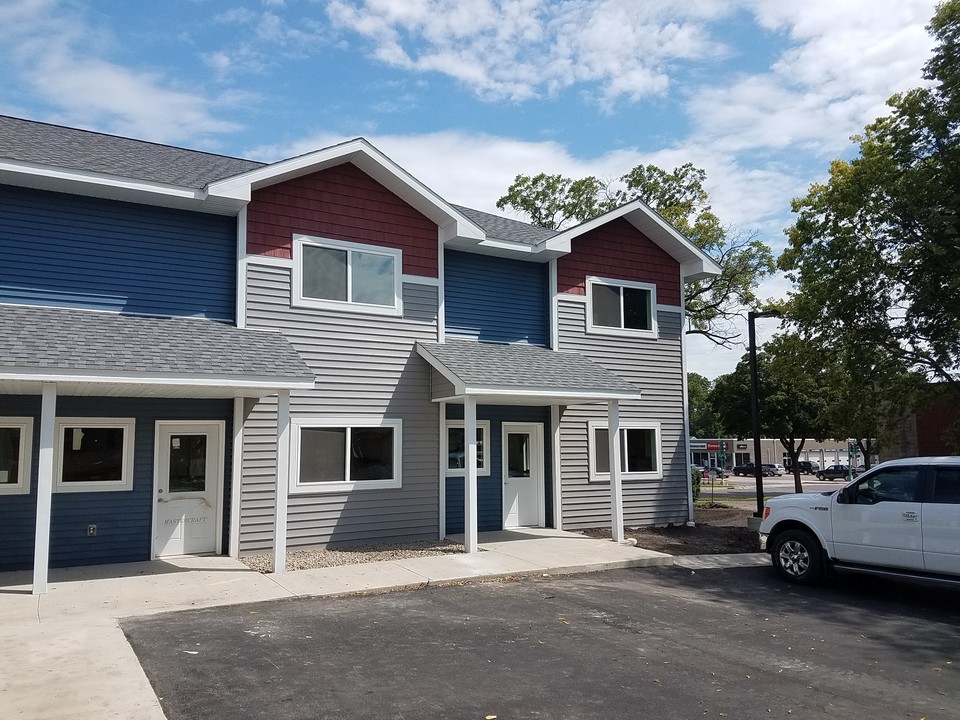 104 S Prairie Ave, Unit 2114 in Fairmont, MN - Building Photo