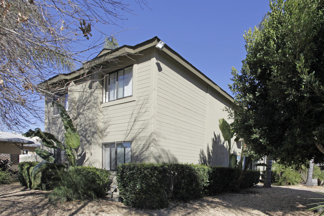 Elm Street Apartments in Escondido, CA - Foto de edificio