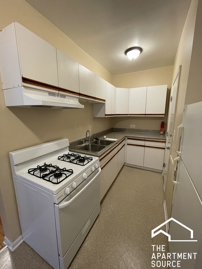 property at 7728 N Marshfield Ave