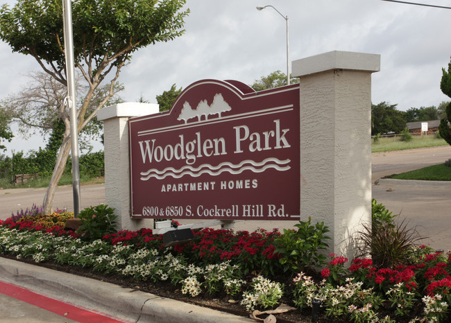 Woodglen Park I & II in Dallas, TX - Building Photo - Building Photo