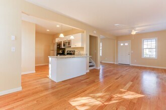 51 Warner St in Groton, CT - Building Photo - Building Photo