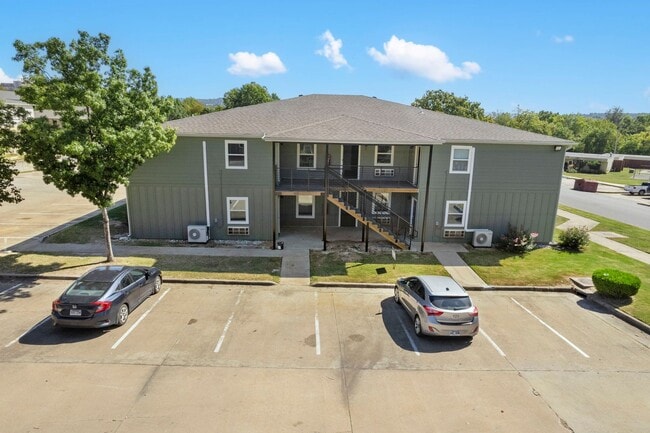 SoFay Lofts in Fayetteville, AR - Foto de edificio - Building Photo