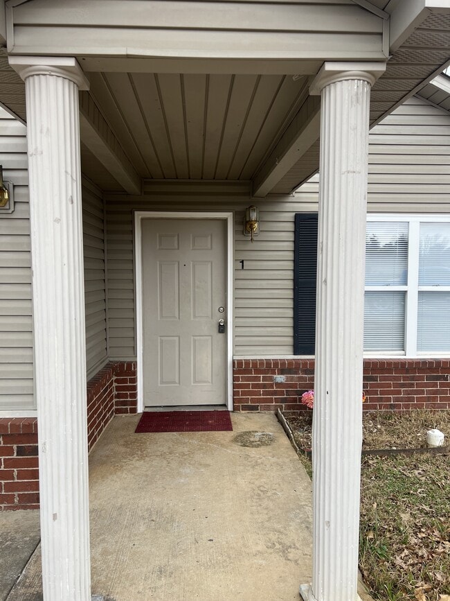 1 Cypress Ct in Clarksville, AR - Building Photo - Building Photo