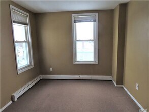 33 Deer Park Ave in Babylon, NY - Building Photo - Building Photo