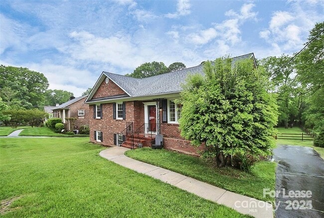 6908 Lancer Dr in Charlotte, NC - Building Photo - Building Photo