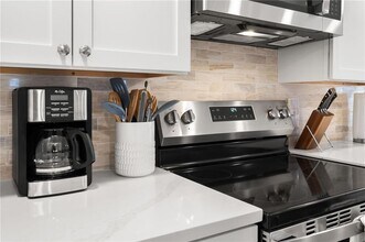 6 Richmond Dr in Westerly, RI - Building Photo - Building Photo