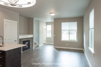 20860 Sotra Loop in Bend, OR - Building Photo - Building Photo