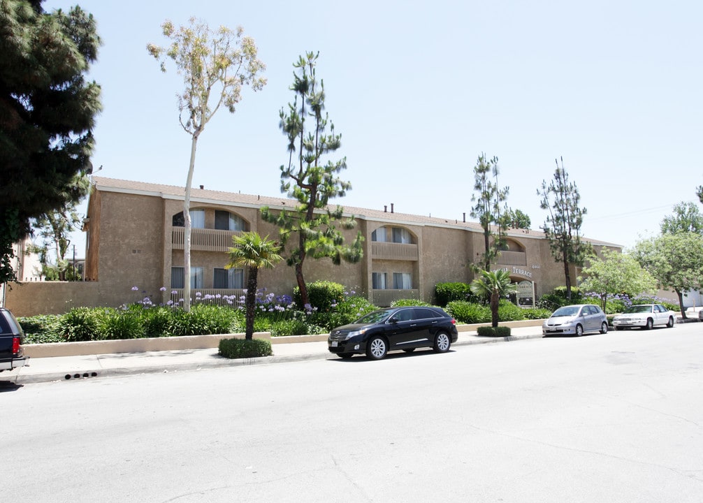 Virginia Terrace Apartments in Whittier, CA - Foto de edificio