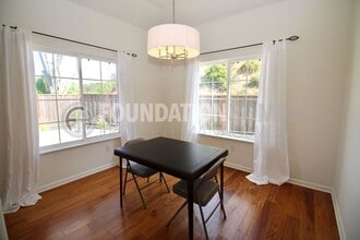 7 Adrian Terrace in San Rafael, CA - Building Photo - Building Photo