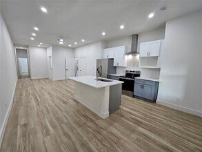 808 W 10th St in Dallas, TX - Building Photo - Building Photo