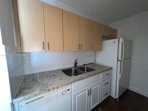 1129 Lake Victoria Dr in Royal Palm Beach, FL - Building Photo - Building Photo