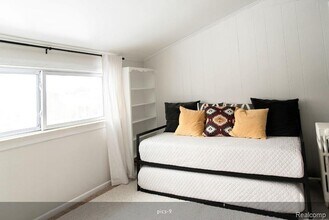 22101 Nowlin St in Dearborn, MI - Building Photo - Building Photo