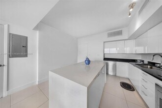 92 SW 3rd St, Unit 2009 in Miami, FL - Building Photo - Building Photo