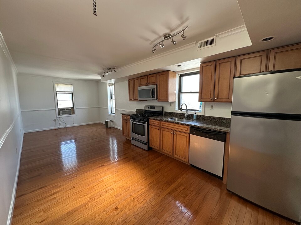 2333 Catharine St, Unit 4 in Philadelphia, PA - Foto de edificio