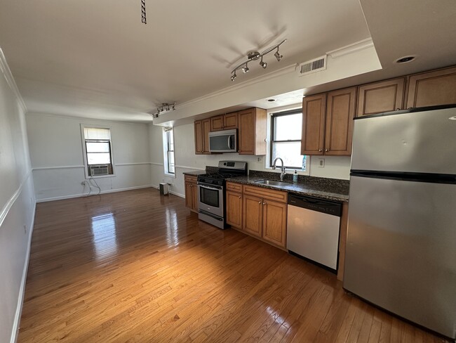 2333 Catharine St, Unit 4