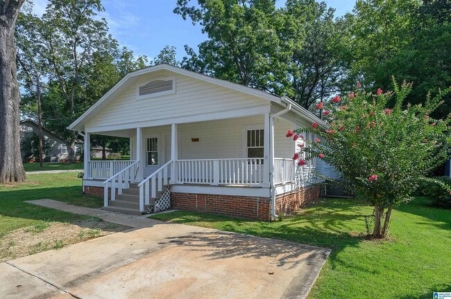 260 Vine St in Montevallo, AL - Foto de edificio - Building Photo