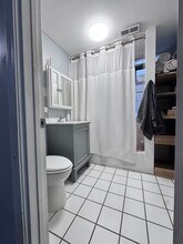 2559 W Fullerton Ave, Unit 2E in Chicago, IL - Foto de edificio - Building Photo