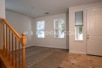 1770 Centerpiece Ln in Manteca, CA - Building Photo - Building Photo