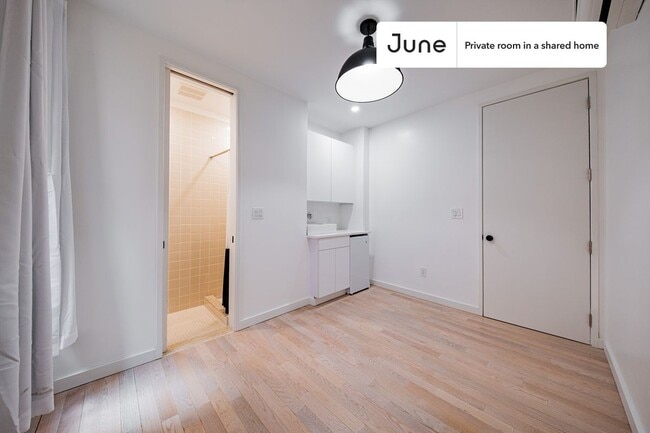 Room in Shared 4 bed/4 bath home in Brooklyn, NY - Building Photo - Building Photo
