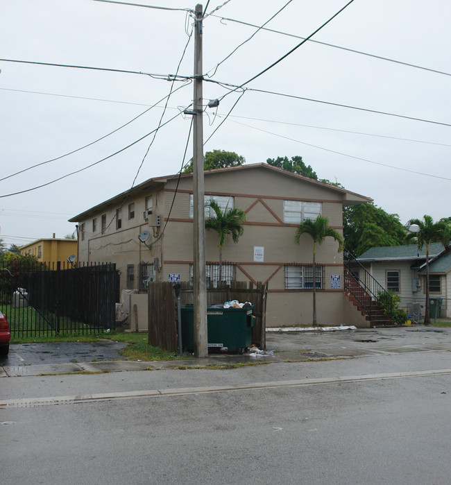 1251 NW 59th St in Miami, FL - Building Photo - Building Photo