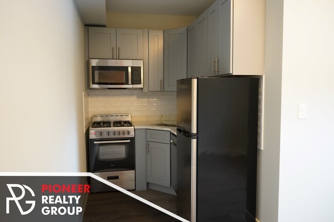 515 W Belmont Ave in Chicago, IL - Building Photo - Building Photo