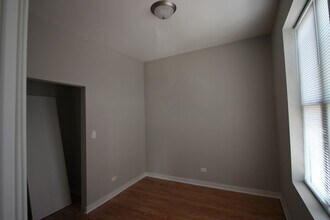 4208 N Milwaukee Ave, Unit 2F in Chicago, IL - Building Photo - Building Photo