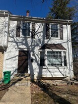 6913 Woodstream Ln in Lanham, MD - Building Photo