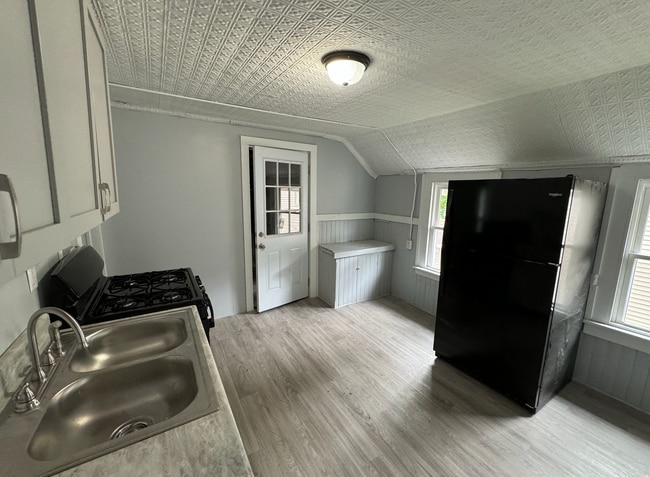 108 Helen St in Syracuse, NY - Building Photo - Building Photo