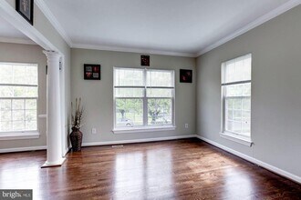 13724 Valley Oak Cir in Rockville, MD - Building Photo - Building Photo