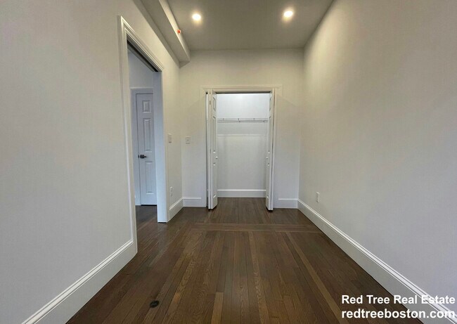 11 Queensberry St, Unit 19 in Boston, MA - Building Photo - Building Photo