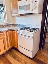 11755 Old River Rd in Hopland, CA - Building Photo - Building Photo