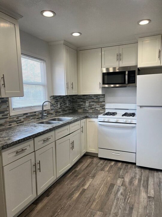 1298 W Capitol Ave in Sacramento, CA - Building Photo