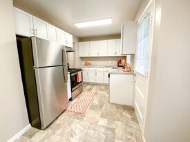 1007 W Badger Rd in Madison, WI - Building Photo